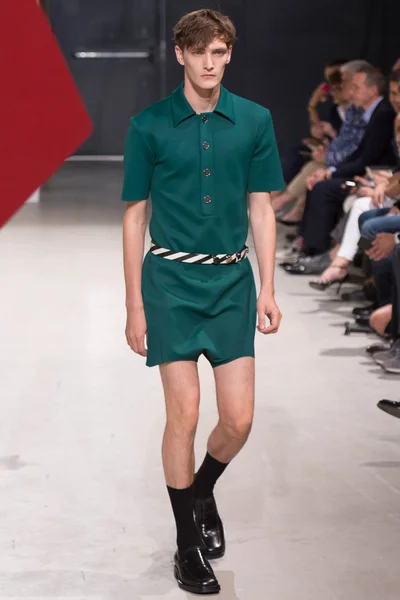 Look 30